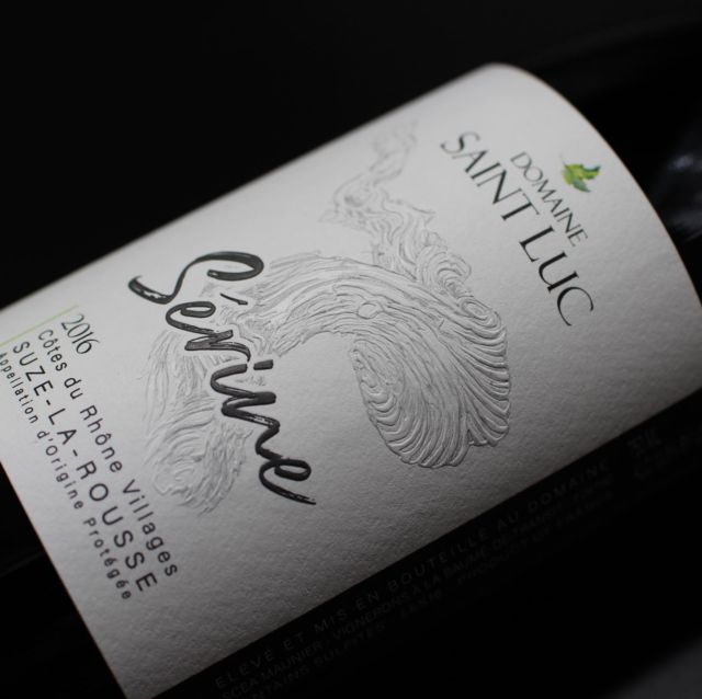 Elle est désormais en ligne sur notre boutique ! 
👉  www.domainesaintlucboutique.com 😋

#serine #cotesdurhonevillagessuzelarousse #domainesaintluc